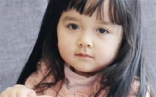 黄姓2026/02/17出生女宝宝起名全攻略：名字推荐与禁忌字分析