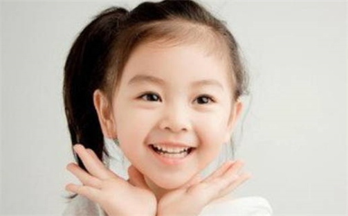 何姓女宝名字五行分析及推荐，5个成熟稳重名字详解